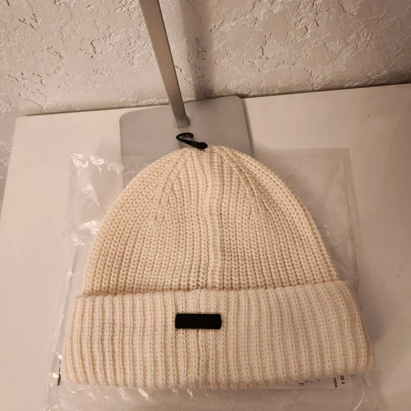 Kurt Geiger Cream Knit Beanie with Crystal Studs NWT - Picture 3 of 3